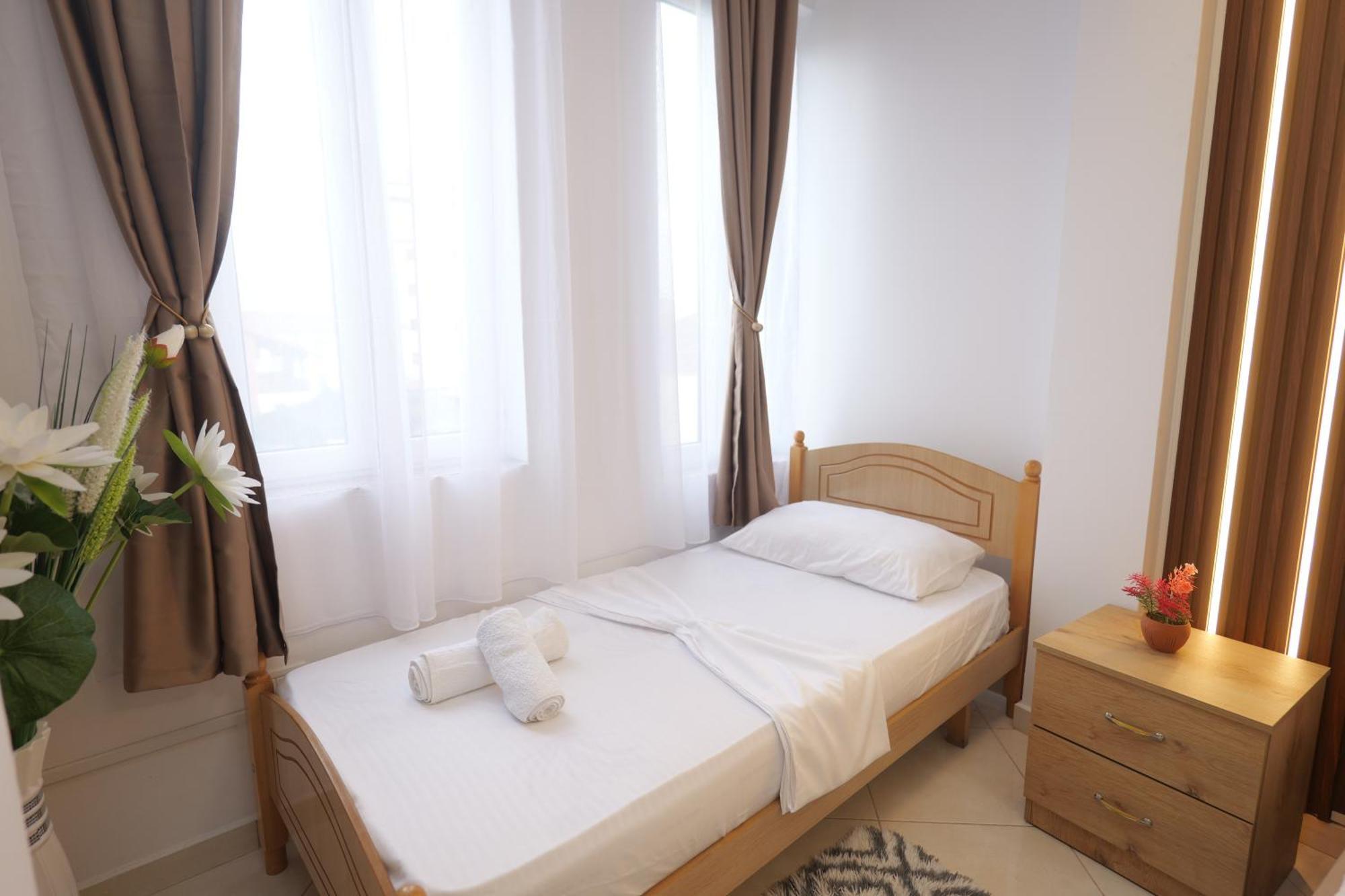 Golden Sleep Hostel Шкодер Экстерьер фото
