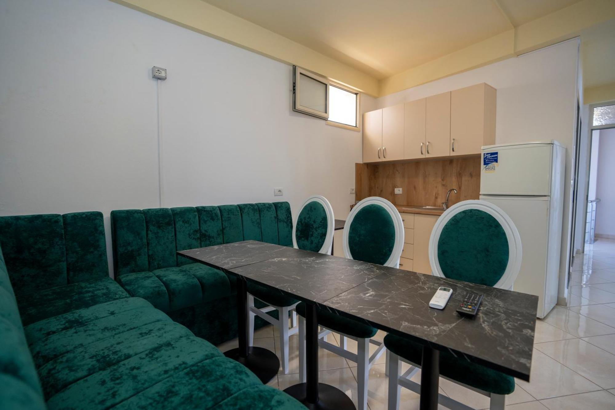 Golden Sleep Hostel Шкодер Экстерьер фото