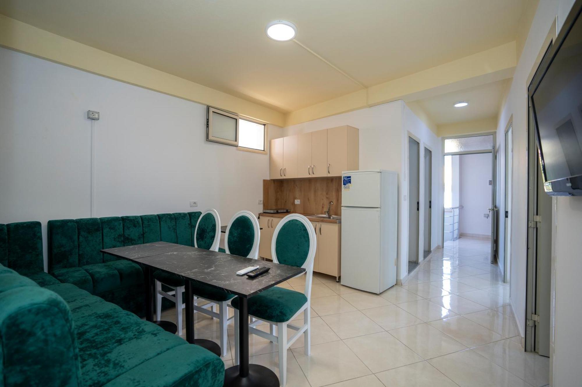 Golden Sleep Hostel Шкодер Экстерьер фото