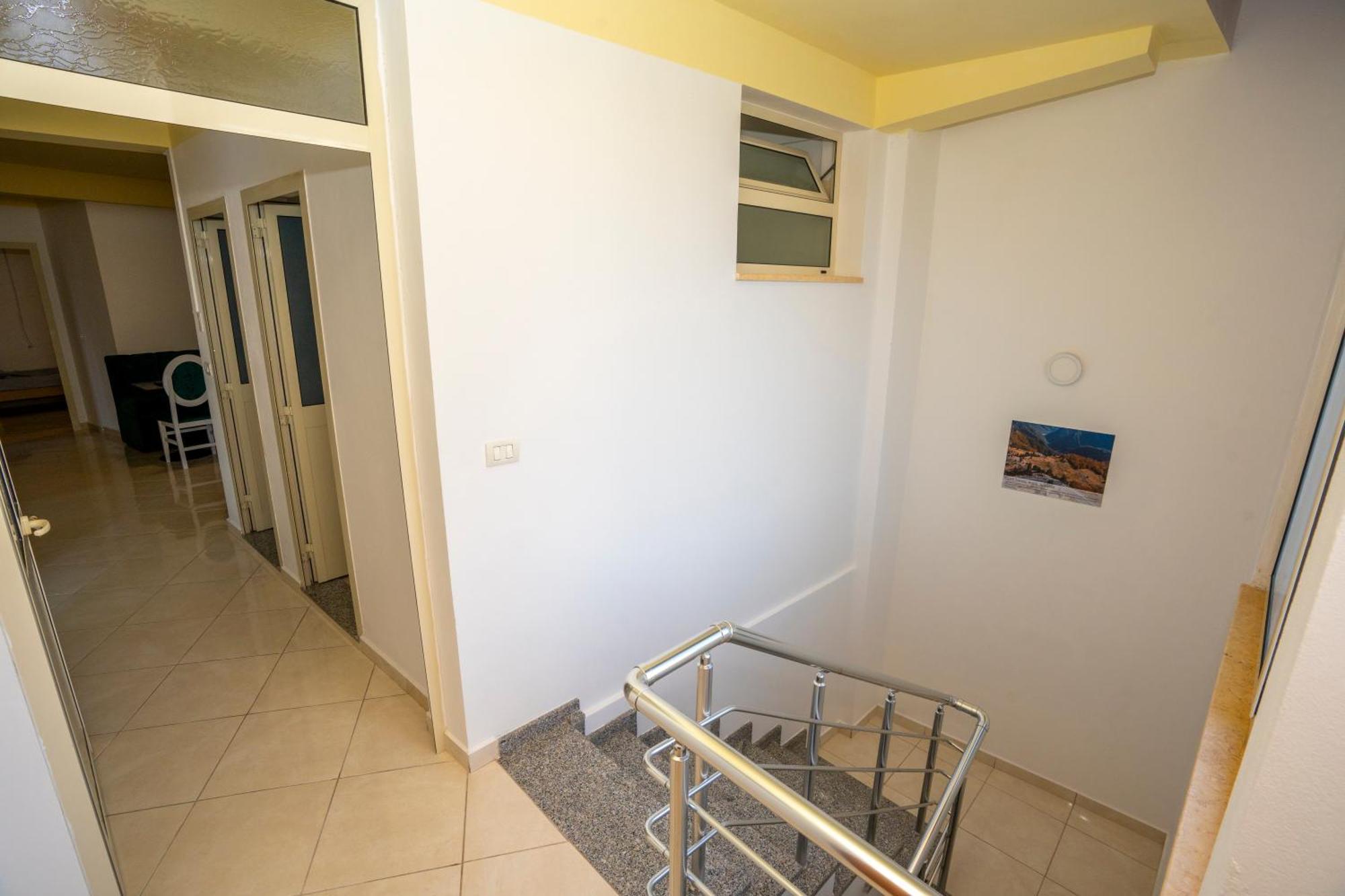 Golden Sleep Hostel Шкодер Экстерьер фото